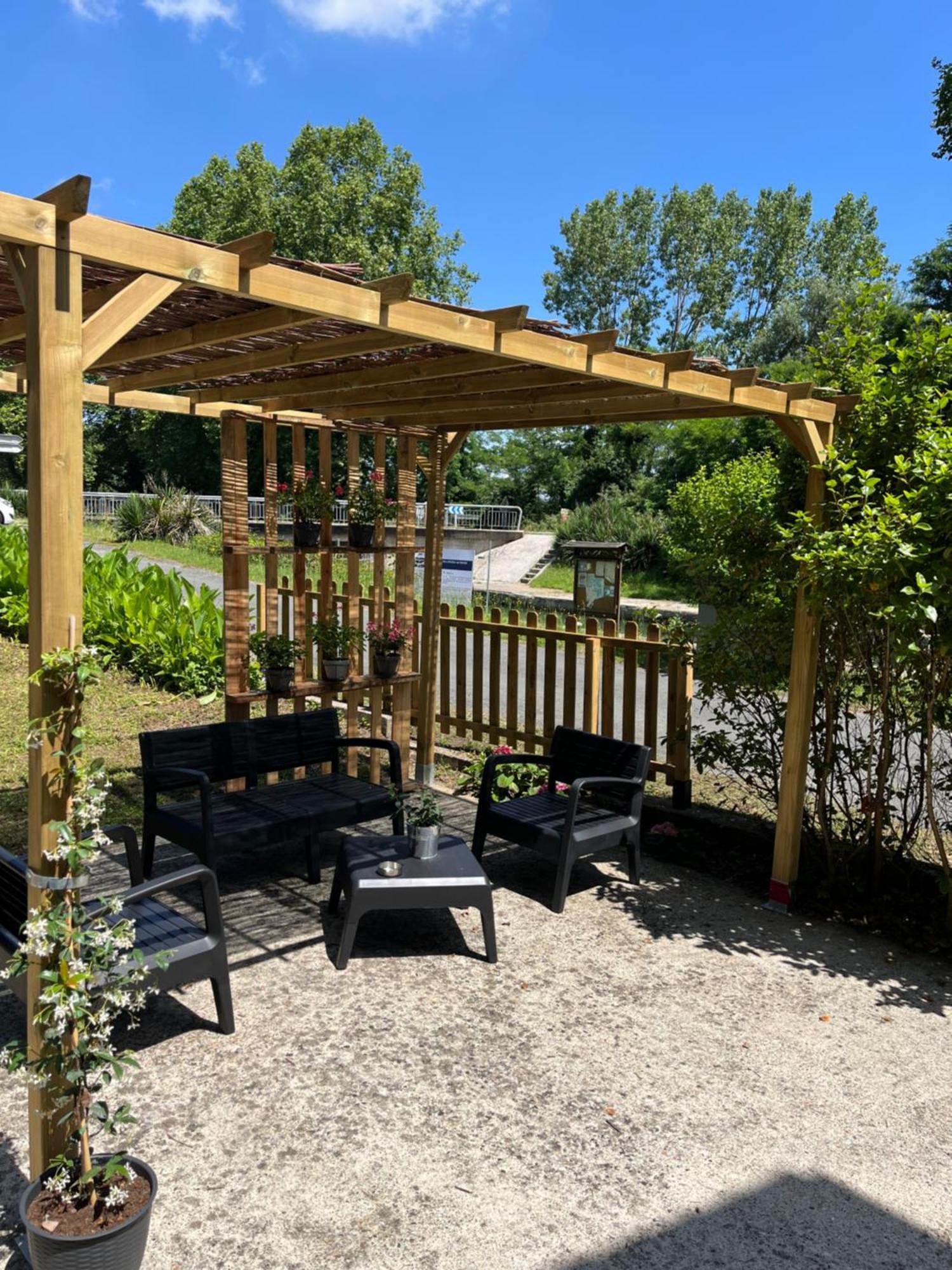 Gite Le Coup De Pompe Ecluse 47 Meilhan-sur-Garonne 外观 照片